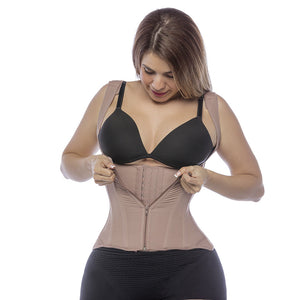  Mujer usando faja tipo chaleco color beige con cierre y broches, ideal para moldear cintura y brindar soporte postoperatorio