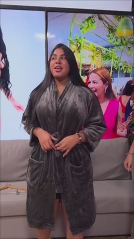 mujer usando faja salome 6411