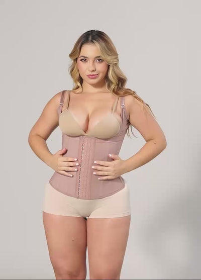 Mujer usando Faja Salome 63136-CCB