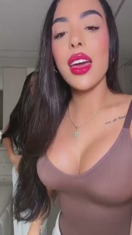 mujer usando body salome 01l3