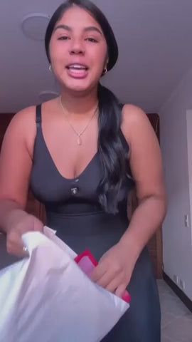 mujer usando faja salome 5003