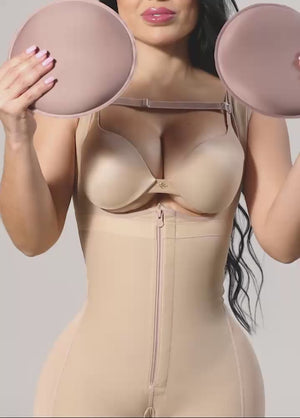Mujer usando Espumas Moldeadoras de Cintura Salome 2512